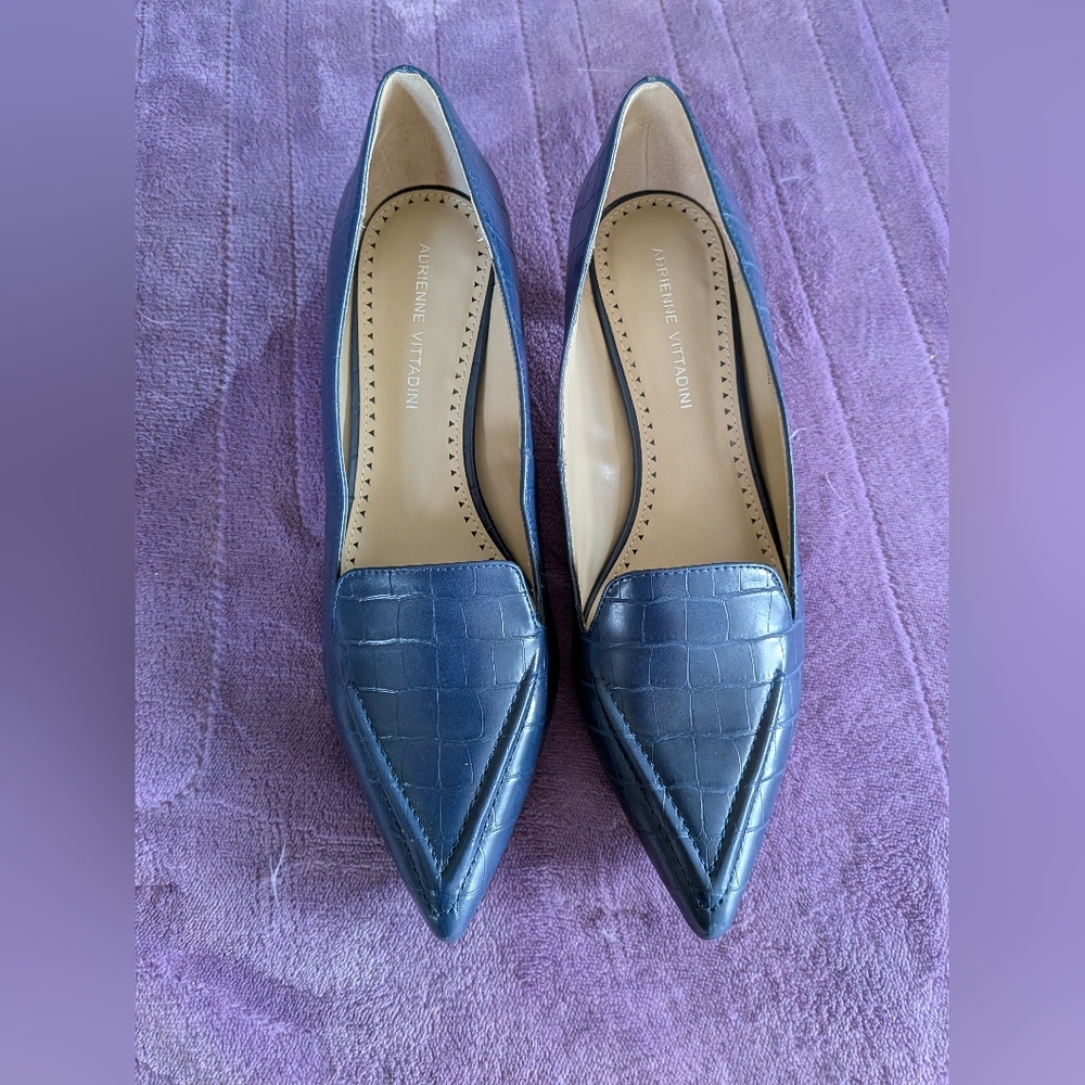 Adrienne Vittadini Women's 8.5 Navy Croc-Embossed Kitten Heels Office Work - Picture 2 of 7